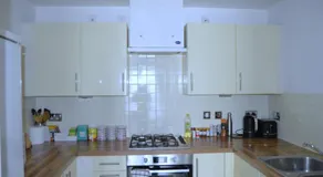 Entire Apartment next to Canary Wharf in London - Image 3