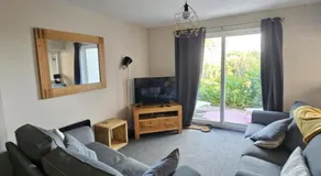 Garden flat in Carmarthen - Image 2