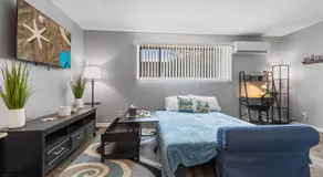Large2BR/Great for Work Crews&Families/desk/Parkng - Image 2