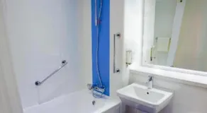 Travelodge Saltash - Image 4