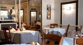 Logis Hotel & Restaurant - Hostellerie du Prieuré - Image 5
