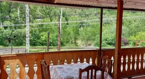Home near park - Image 5
