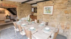 Honeystone Cottage, Stanton, Broadway - Sleeps 9 - Image 3