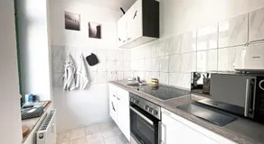 Zentrales Apartment mit TV, Küche und Mikrowelle - Image 4