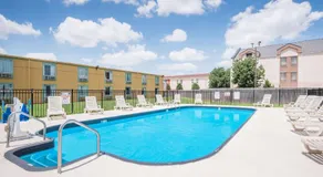 Days Inn by Wyndham Joplin - Image 2