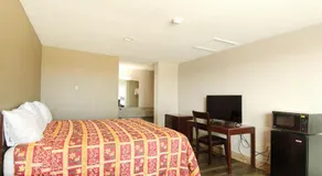 Town and Country INN - Image 5