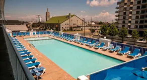 Admiral Resort Motel - Image 2