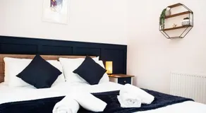 The Wave Cottage - 3 Bedroom with off road Parking for 3 Cars or Vans & EV point - Image 2