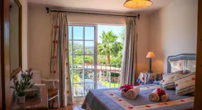 Villa avec piscine, jardin et barbecue | Vue piscine - Image 2