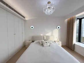 Simple 4-Bedroom Apartment 50m From Subway - Image 2