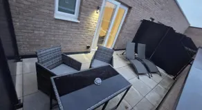 Luxurious 3 Bed & 3 Bath Hatfield House with Balcony View & Terrace Garden - Image 4