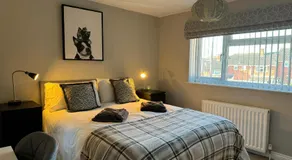 City Stay with Jacuzzi Gym Free Parking 2 Spaces - Image 2