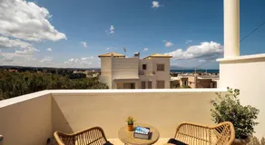 La Casa Di Fiori Stylish Holiday Home - Image 4