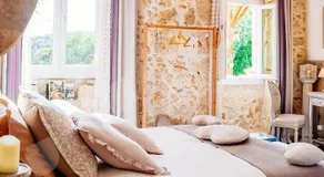 Au Clair de Vianne Jacuzzi et jardin privatifs pour la suite Romance - Image 2