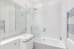 Modern, stylish and luxurious 1 bed flat - Image 5
