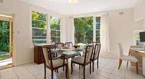Spacious Family Home with Iconic Views - Image 5