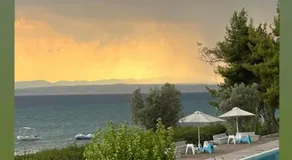 Architect designed house with pool and private beach - Image 5