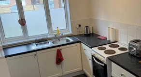 Newly decorated lovely three bedroom flat - Image 3