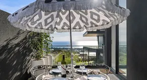 OMG the Views! Your Luxury Bay Retreat Awaits! - Image 2