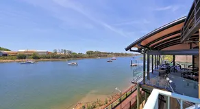 Burnett Riverside Hotel - Image 5