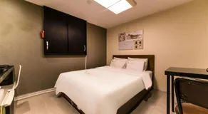 Donkey Hotel - Image 2