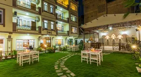 Hotel Acme Inn - Image 2
