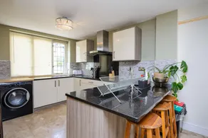 Deluxe 2 Bed Versace Bungalow Hot Tub, Sky TV, Cinema Screen Saffron Walden - Image 4