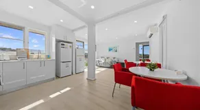 Waterside 3 BDR House with Fully Fenced & Car Park - Image 3