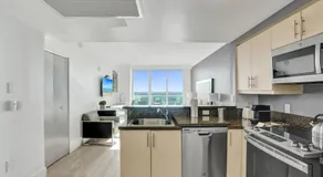 Studio at Arya Hotel Coconut Grove, Free Parking & Balcony - Image 5