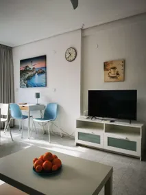 Wohnung mit Pool und Garten | Stadtblick - Image 3