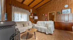 Cabaña pet-friendly con piscina y patio privado - Image 4