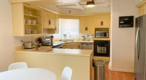 Al & Sally's Motel - Image 3