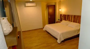 Hotel Tres Reinas - Image 4