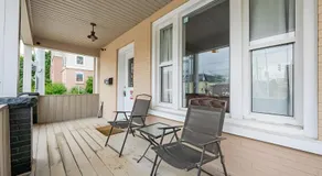 4 Bedroom Luxury House, Free Parking, Next to LRT, Kitchener Downtown, near Chicopee Ski Club - Image 3
