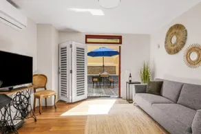 Casa Magnolia - Stylish 3-Level City House - Image 2