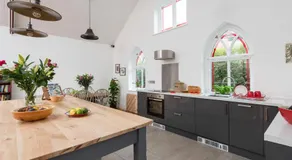 CHESTER'S ONLY TIN CHAPEL - UNIQUE, SPACIOUS 2 BEDROOMS, GARDEN AND FREE PARKING - Image 5