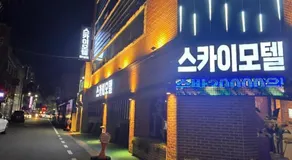Sky Motel - Image 3