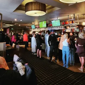 The Queen Vic Hotel - Image 2