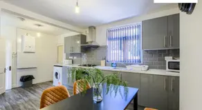 3 Bedroom Coventry House with Free Wi-fi, Large Garden and Driveway, By Passionfruitproperties - 52NRC - Image 4