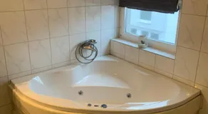 Mainpark Apartment 105qm groß, Aschaffenburg für bis zu 10 Personen - 4 separate Schlafzimmer - Mainaschaff - Grill - Terrasse - ruhige Lage - gratis Parken - free Netflix - Image 4