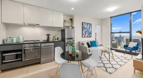 WOW Apartment on Collins - Image 2