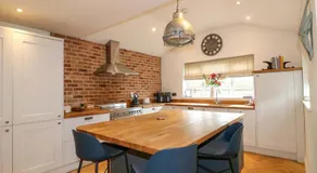 Farm View House - Image 4