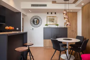 V Luxury Apartment - Image 4
