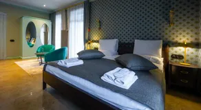 Amber House - Image 2