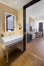 Hanting Premium Hotel Liuzhou Riverside Park - Image 3