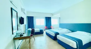 Tyng Garden Hotel - Image 2