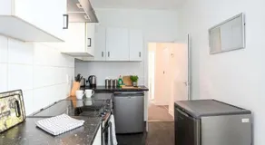 Modern 3 Bedroom Home with Parking in Southend - Image 5