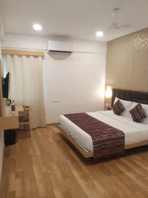 Economic AC room in 2 star hotel with breakfast - Image 3