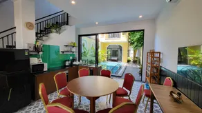 Cheerful 4-Bedroom Villa With Pool and Rice View - Image 4