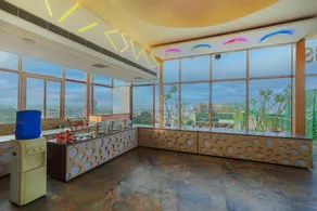 Hotel Sallow Grand - Image 3